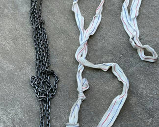 Lot 53: 1-Ton chain hoist with lifting strap and hooks