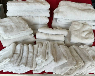 Lot 22: Big Lot Of White Towels