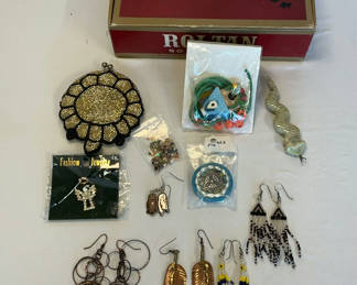 Lot 87: Assorted costume jewelry collection