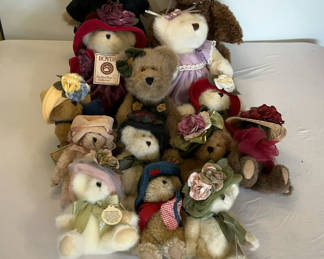 Lot 64: Boyds Bear Collection