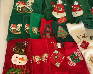 Lot 28: Christmas Linens