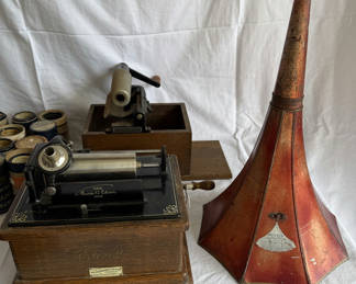 Lot 5: Antique Edison Fireside Phonograph Model A