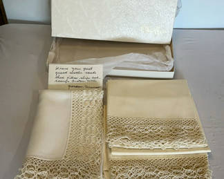 Lot 59: Vintage Linen Handwork
