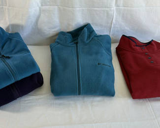 Lot 43: Women’s Fleece Extra Large