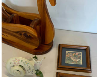 Lot 20: Animal Decor