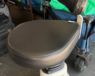 Medical rolling chair