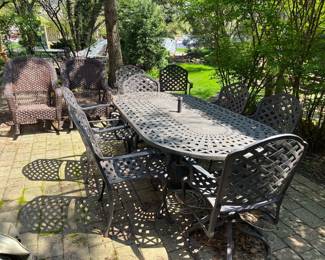 oval patio table + 8 chairs