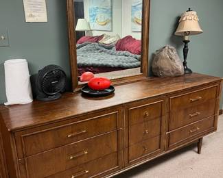 Bassett furniture dresser and mirror