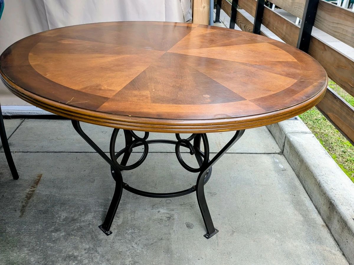 Round Dining Table Wooden Top, Metal Base with 4 matching chairs