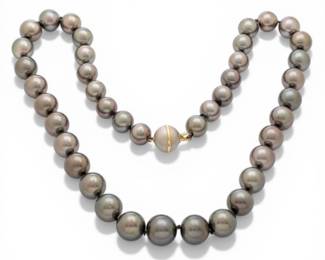 Lot 45 Tahitian Pearl Necklace L 20" 82 g