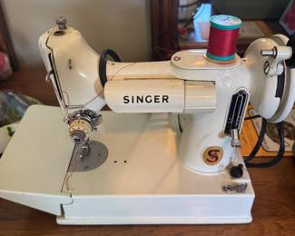 Singer Sewing Machine Model 221 Featherweight