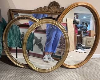 Oval wall mirrors 