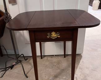 Drop leaf side table