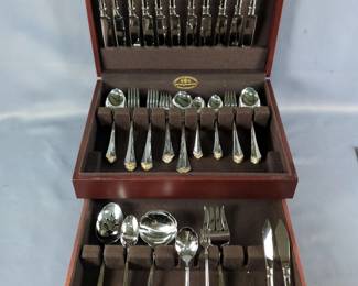 Onieda Stainless Steel With Gold Accents 12-Piece Flatware Set Including Serving Pieces, Approx 75, In Felt Lined Wood Storage Box 