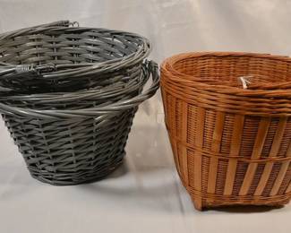 Nesting wicker baskets