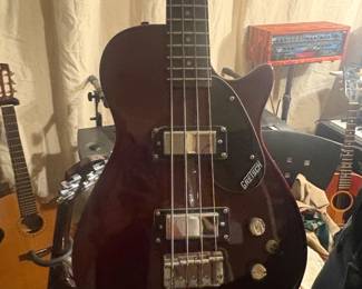 Gretsch G2220 Electromatic Junior Jet Electric Bass Guitar Gretsch G2220 Electromatic Junior Jet short-scale electric bass in deep wine/burgundy finish. Two single-coil Gretsch pickups, three-position toggle switch, master volume and tone controls. Lightweight and comfortable to play. One of the most stylish basses in its price range — Gretsch quality at an accessible level.