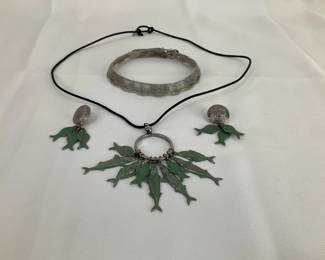 The Limited Leather Necklace & Earrings with Green Metal Fish and Silver Mesh Choker