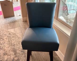 4 bar stools