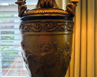 Gilt Lamp w/ Cherubs