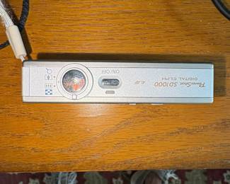 Canon PowerShot SD Digital ELPH Camera second image