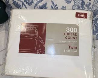 Thread Count Twin Sheet Set second image