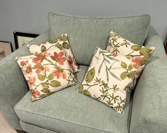 Floral Print Throw Pillow Set