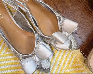 J.Rene Womens Silver Floral Brocade Slingback Heels with Bow Detail second image