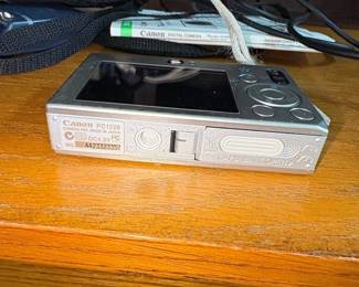 Canon PowerShot SD Digital ELPH Camera fourth image