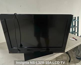 Insignia NSLXA LCD TV