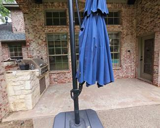 Cantilevered patio umbrella with weighted base