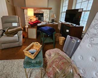 Lift chair makes it easy to get up