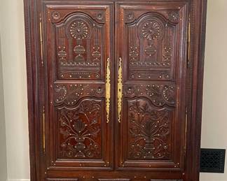 Cabinet w/Brass Details