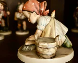 Goebel Hummel "Big House cleaning"