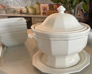 Pfaltzgraff Soup Tureen 