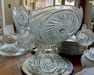 L.E.Smith Punch Bowl, Stand, Cups