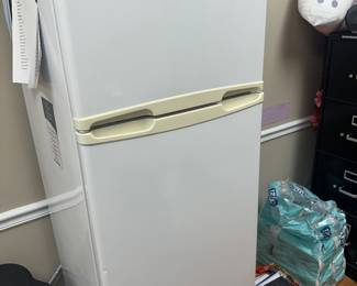 #48	Igloo Refrigerator/Freezer Model FR 1082 Manual Freeer - Clean and Working - 10cu - 21x21x65.5	 $125.00 