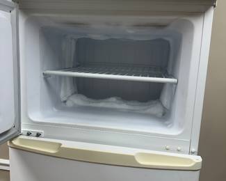 #48	Igloo Refrigerator/Freezer Model FR 1082 Manual Freeer - Clean and Working - 10cu - 21x21x65.5	 $125.00 