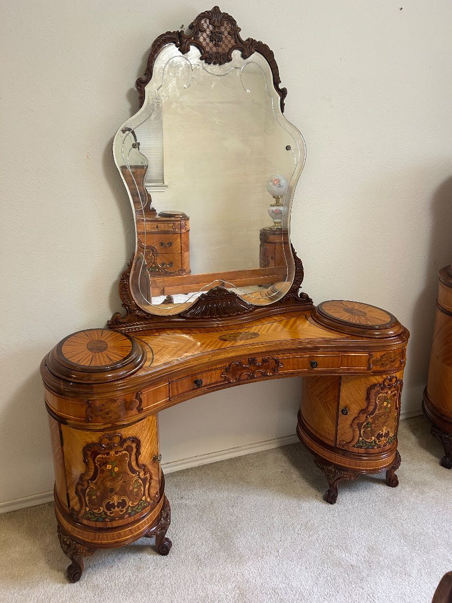Louis XV style antique vanity, with painted and appliquéd detail. Italian-made.