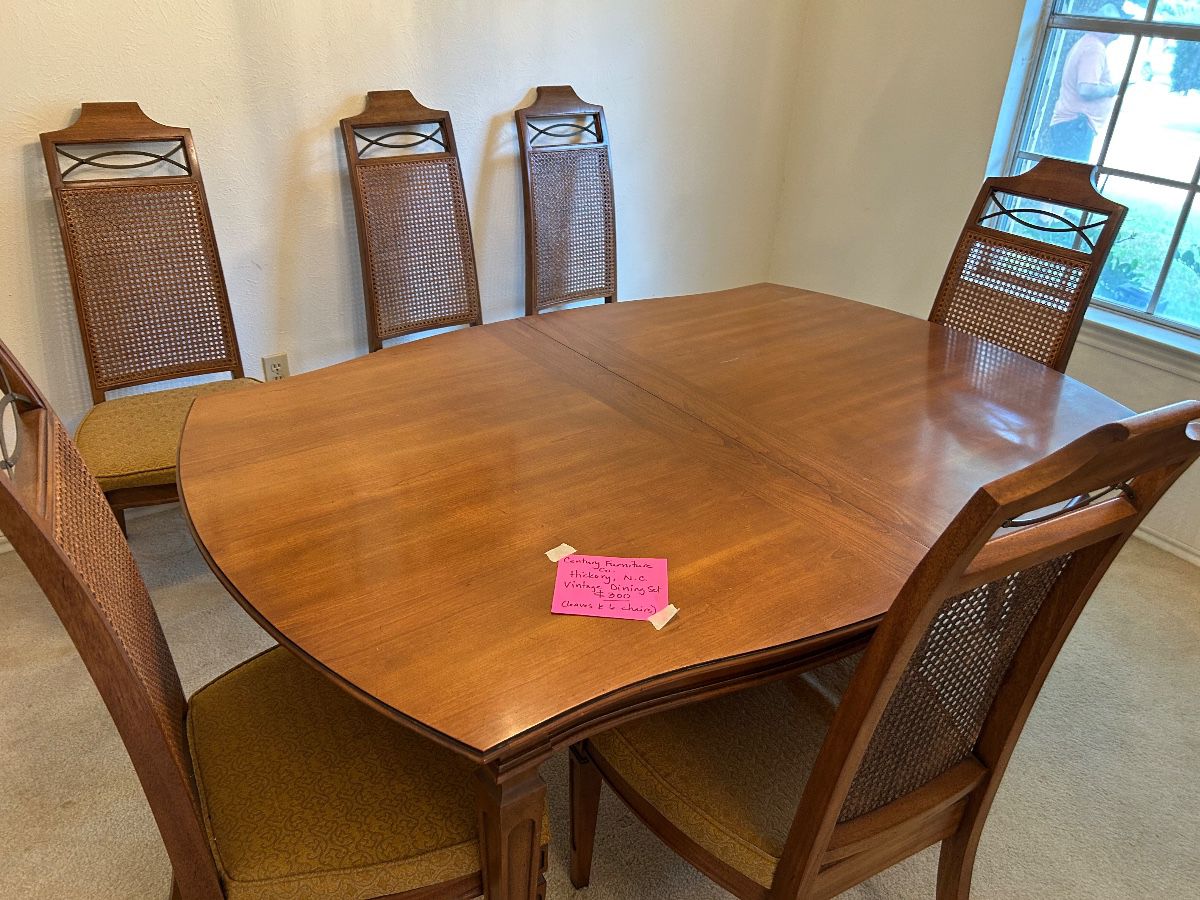Mid Century Modern dining table (hickory, NC) Comes with two leaves and 6 chairs