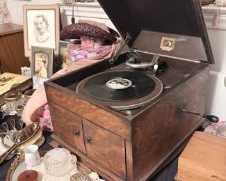 gramophone, gramophone records, vintage records