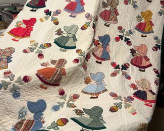 Hand stitched Holly Hobby twin sun bonnet quilt - bold green trim - EXCELLENT!