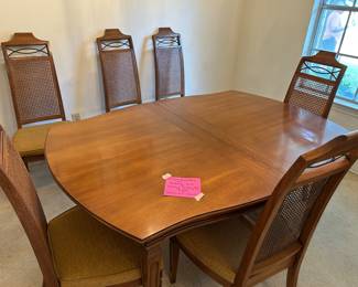 Mid Century Modern dining table (hickory, NC) Comes with two leaves and 6 chairs