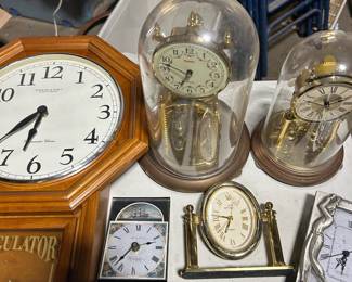 Nice clock lot