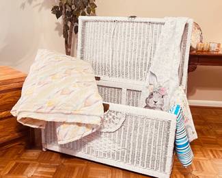 Wicker Trunk / Blanket 
