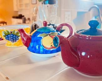 TEA POTS 