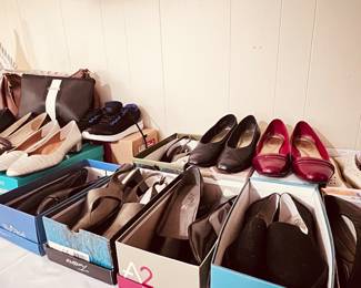 Ladies Shoes , Name Brands, Sizes  7-10 