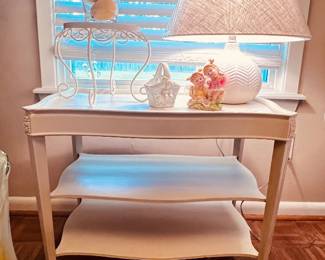Vintage Table Ivory "Unique"