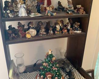 Boyd's Bears including lighted Christmas tree