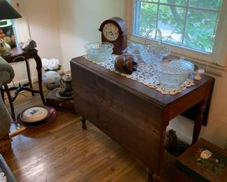 one of the drop leaf tables
