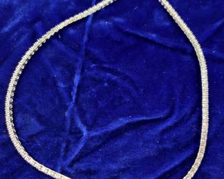 Diamond necklace in gold